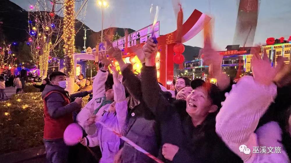 玩轉(zhuǎn)燈謎?元宵節(jié)千人打卡逍遙廣場(chǎng)